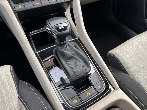 Škoda Karoq 1.5 TSI ACT Style | Stuurwielverwarming | Stoelverwarming | Elektrische Trekhaak | Adaptieve Cruise Control | Achterbank Verwarming | Apple Carplay | Android Auto | Navigatie | DAB |