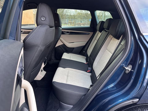 Škoda Karoq 1.5 TSI ACT Style | Stuurwielverwarming | Stoelverwarming | Elektrische Trekhaak | Adaptieve Cruise Control | Achterbank Verwarming | Apple Carplay | Android Auto | Navigatie | DAB |