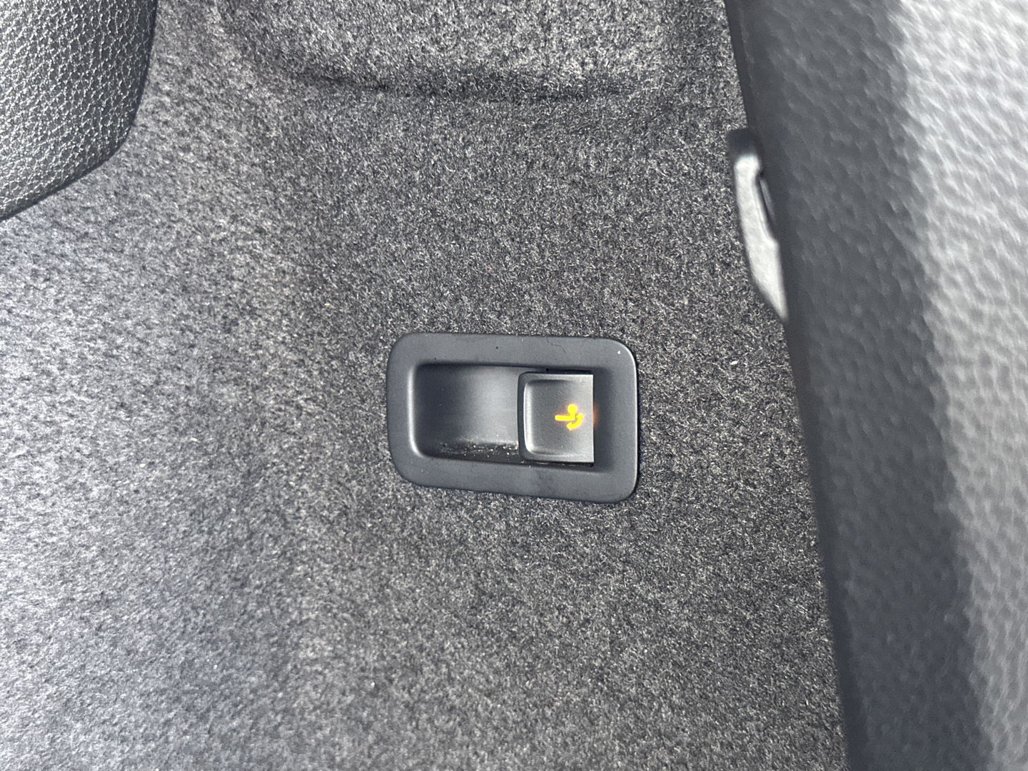 Škoda Karoq 1.5 TSI ACT Style | Stuurwielverwarming | Stoelverwarming | Elektrische Trekhaak | Adaptieve Cruise Control | Achterbank Verwarming | Apple Carplay | Android Auto | Navigatie | DAB |