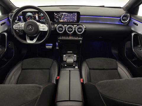 Mercedes-Benz A-Klasse 180 AMG | Pano | Sfeerverl. | Virtual | Camera | Carplay | LED | NAP