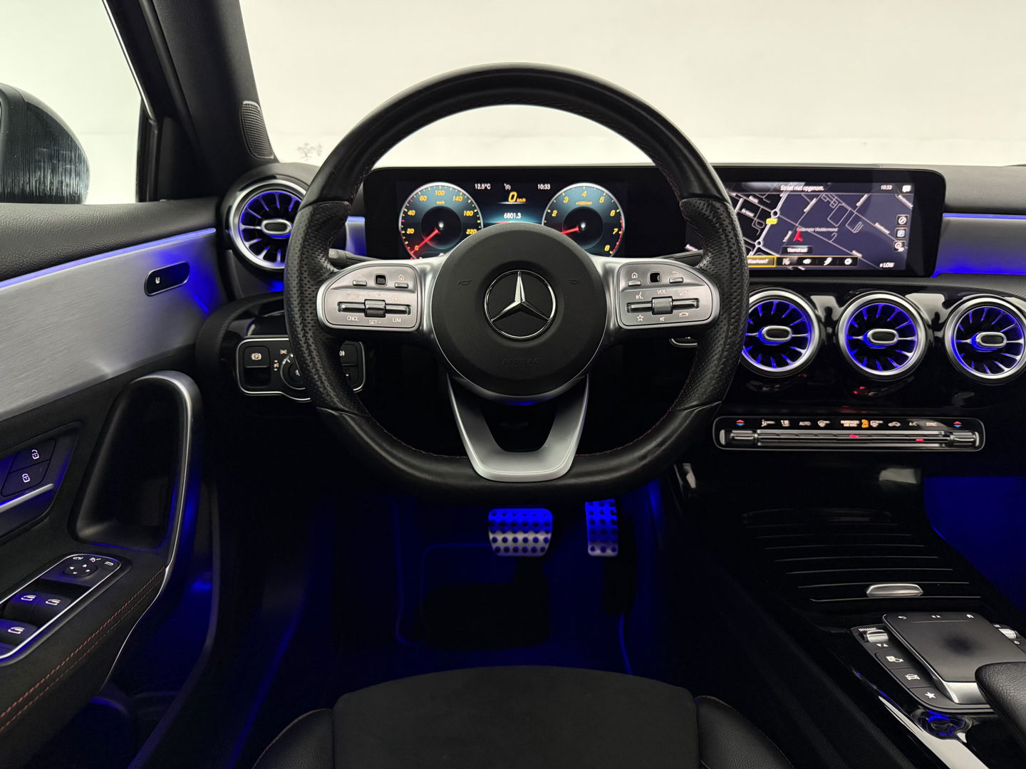 Mercedes-Benz A-Klasse 180 AMG | Pano | Sfeerverl. | Virtual | Camera | Carplay | LED | NAP