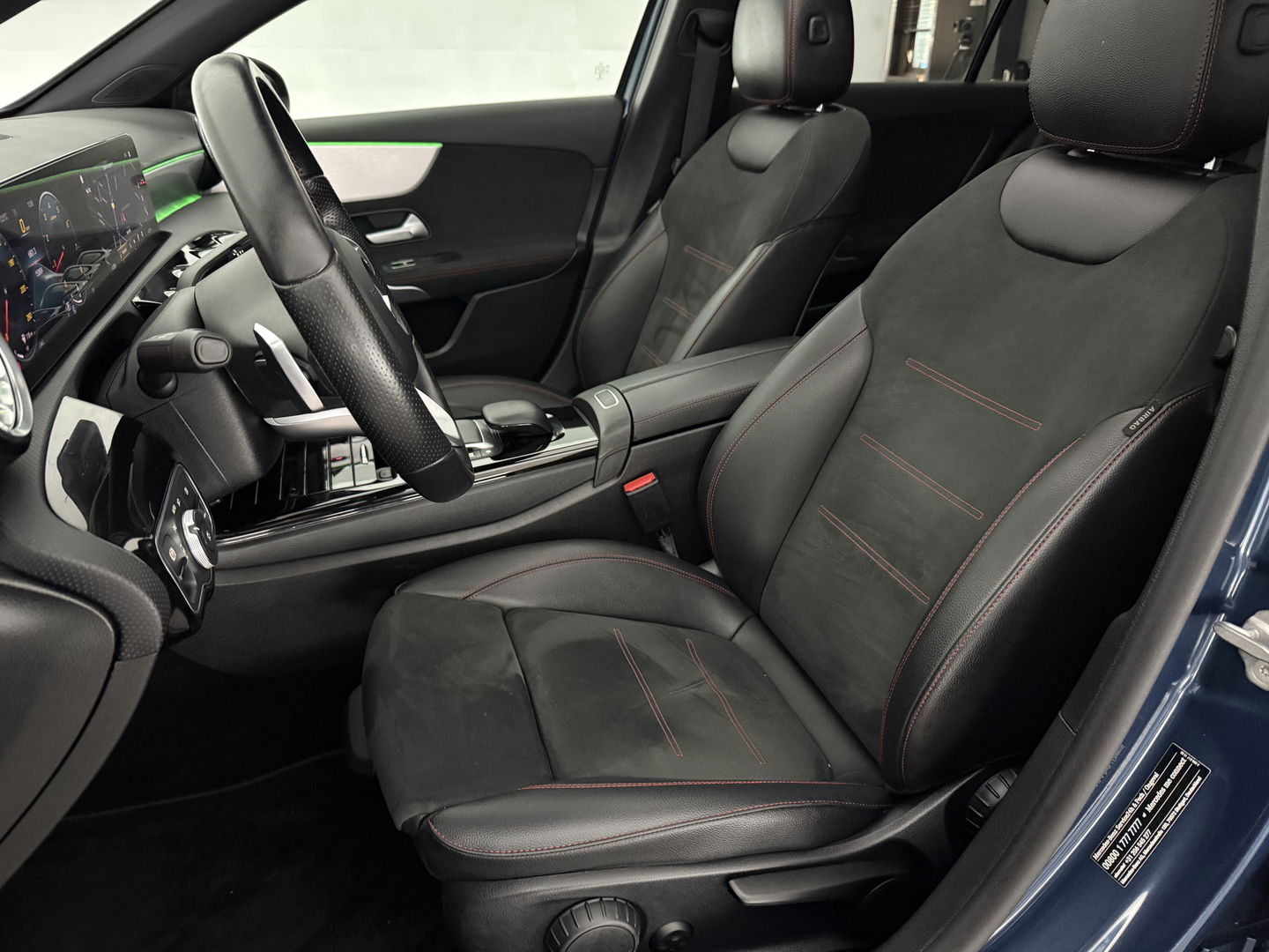 Mercedes-Benz A-Klasse 180 AMG | Pano | Sfeerverl. | Virtual | Camera | Carplay | LED | NAP