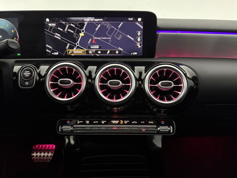 Mercedes-Benz A-Klasse 180 AMG | Pano | Sfeerverl. | Virtual | Camera | Carplay | LED | NAP