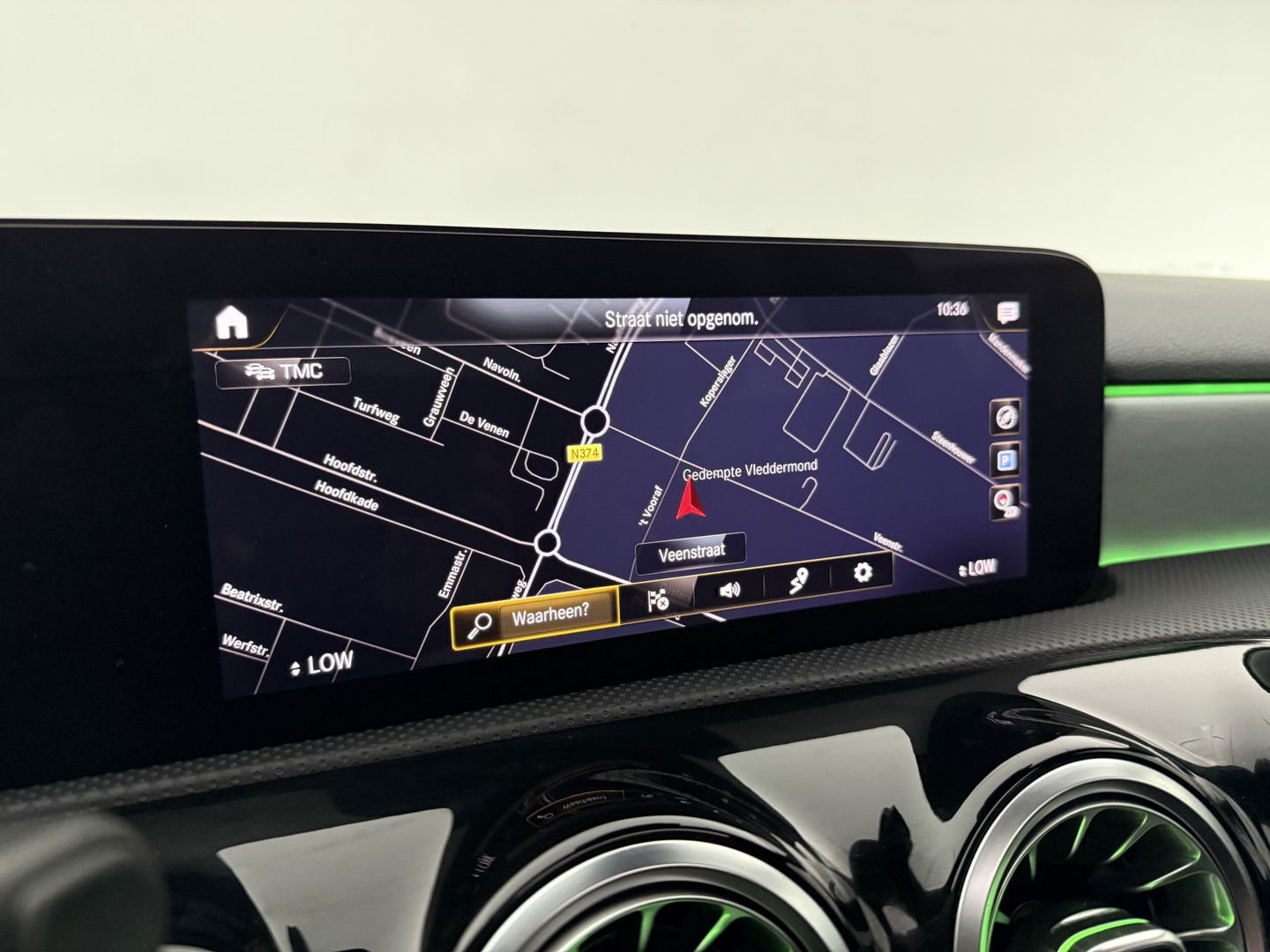 Mercedes-Benz A-Klasse 180 AMG | Pano | Sfeerverl. | Virtual | Camera | Carplay | LED | NAP