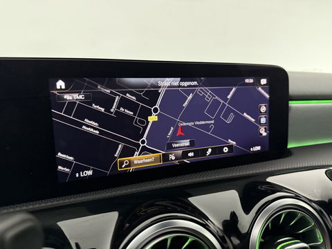 Mercedes-Benz A-Klasse 180 AMG | Pano | Sfeerverl. | Virtual | Camera | Carplay | LED | NAP