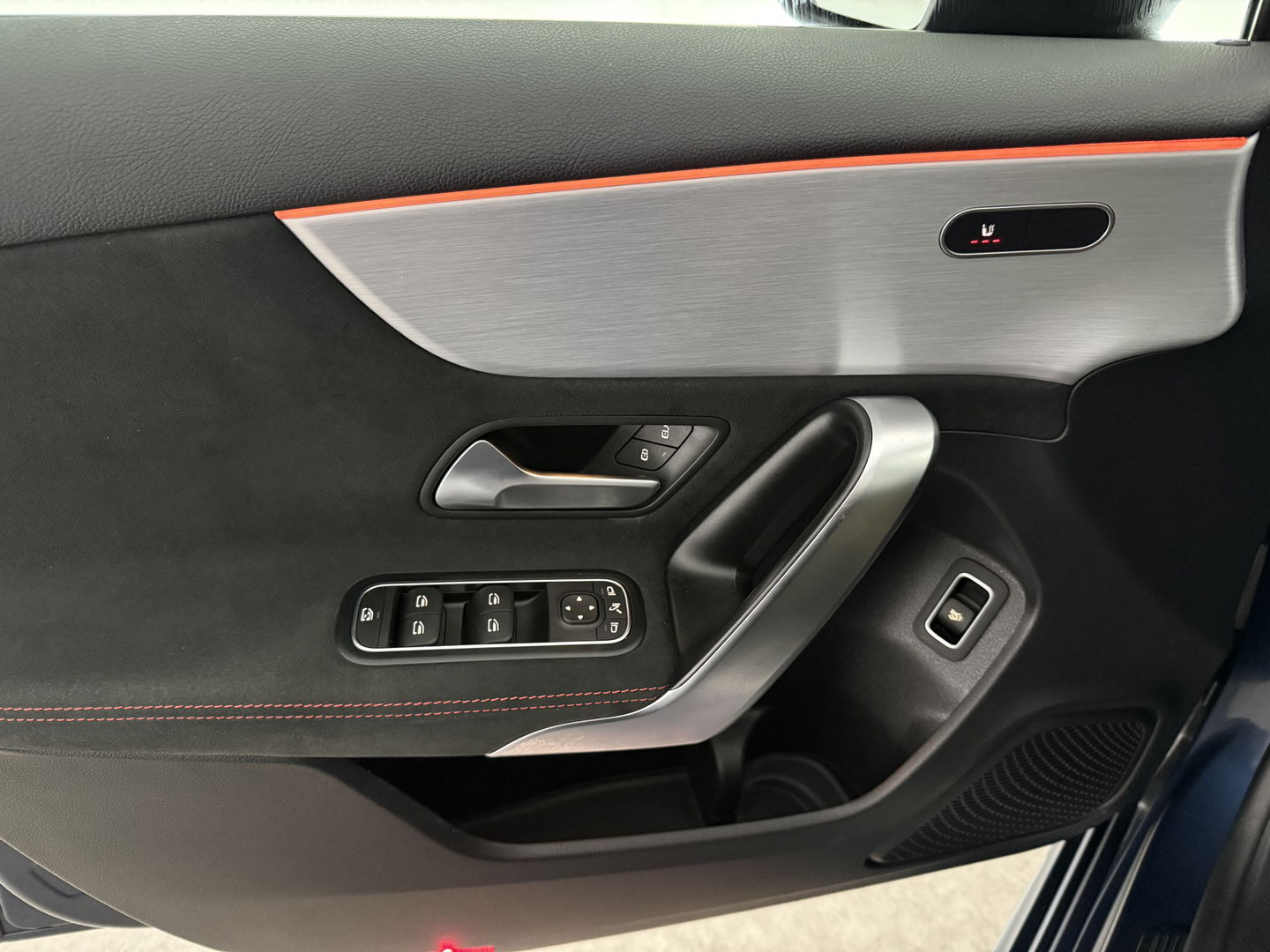 Mercedes-Benz A-Klasse 180 AMG | Pano | Sfeerverl. | Virtual | Camera | Carplay | LED | NAP