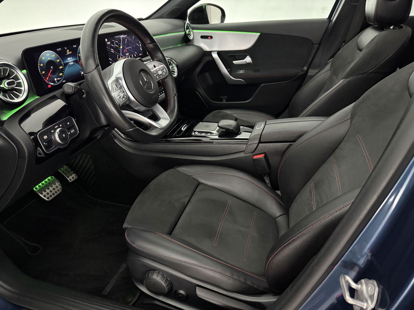 Mercedes-Benz A-Klasse 180 AMG | Pano | Sfeerverl. | Virtual | Camera | Carplay | LED | NAP