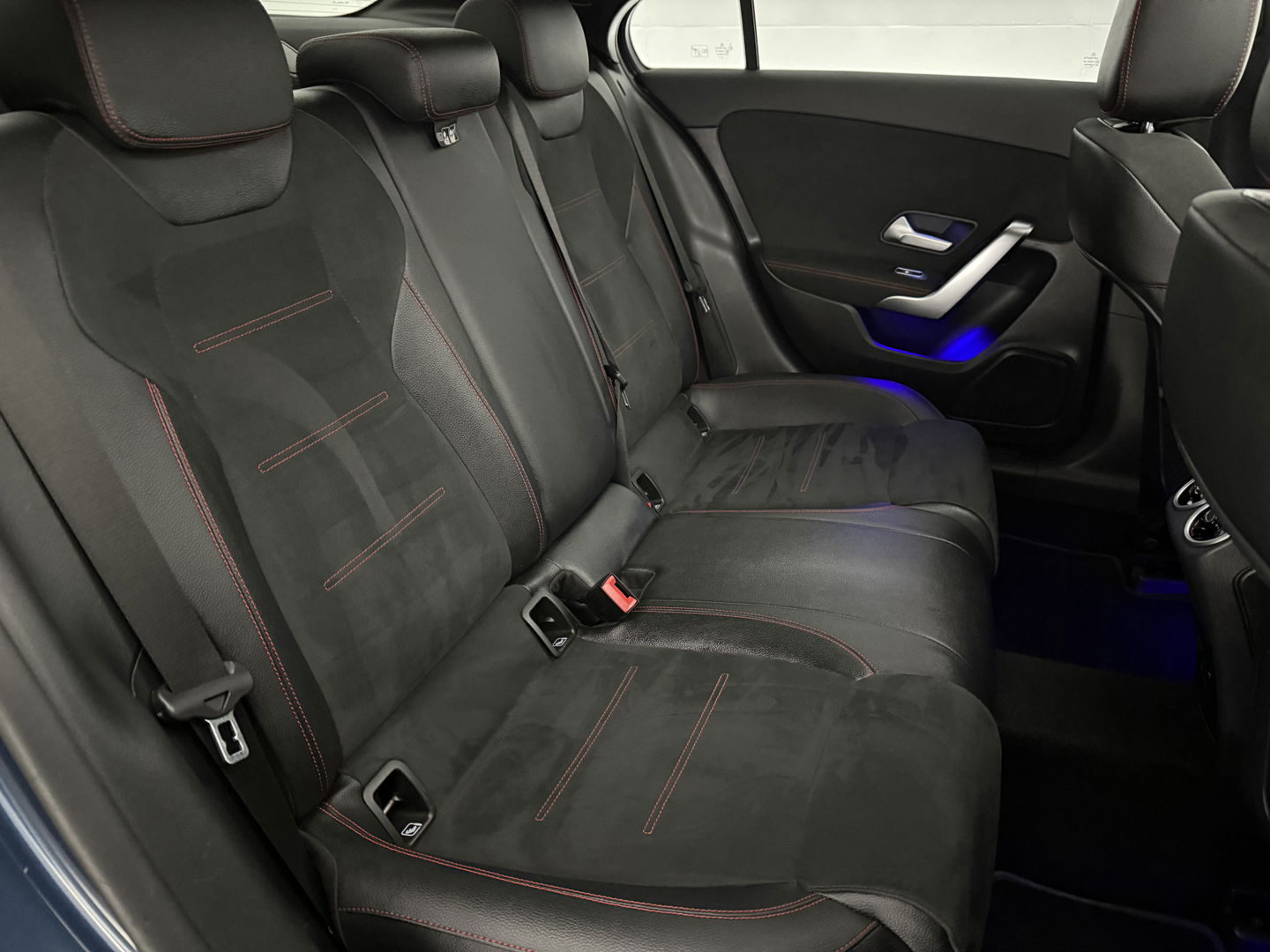 Mercedes-Benz A-Klasse 180 AMG | Pano | Sfeerverl. | Virtual | Camera | Carplay | LED | NAP