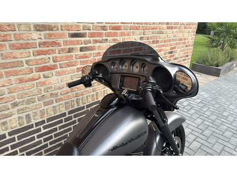 Harley Davidson 103 FLHXS Streetglide Street Glide mat grijs blackout