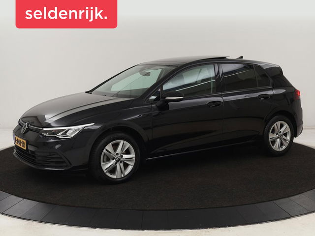 Volkswagen Golf - 1.5 TSI Life Business | Panoramadak | Adaptive Cruise | Stoelverwarming | Camera | Navigatie | Carplay | Park Assist