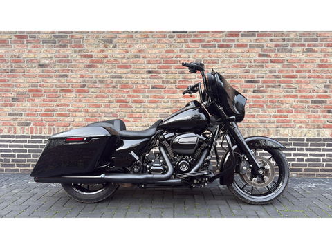 Harley Davidson FLHX Street Glide CVO Blackout Streetglide