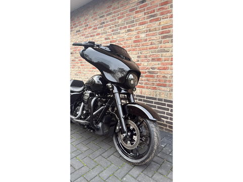 Harley Davidson FLHX Street Glide CVO Blackout Streetglide