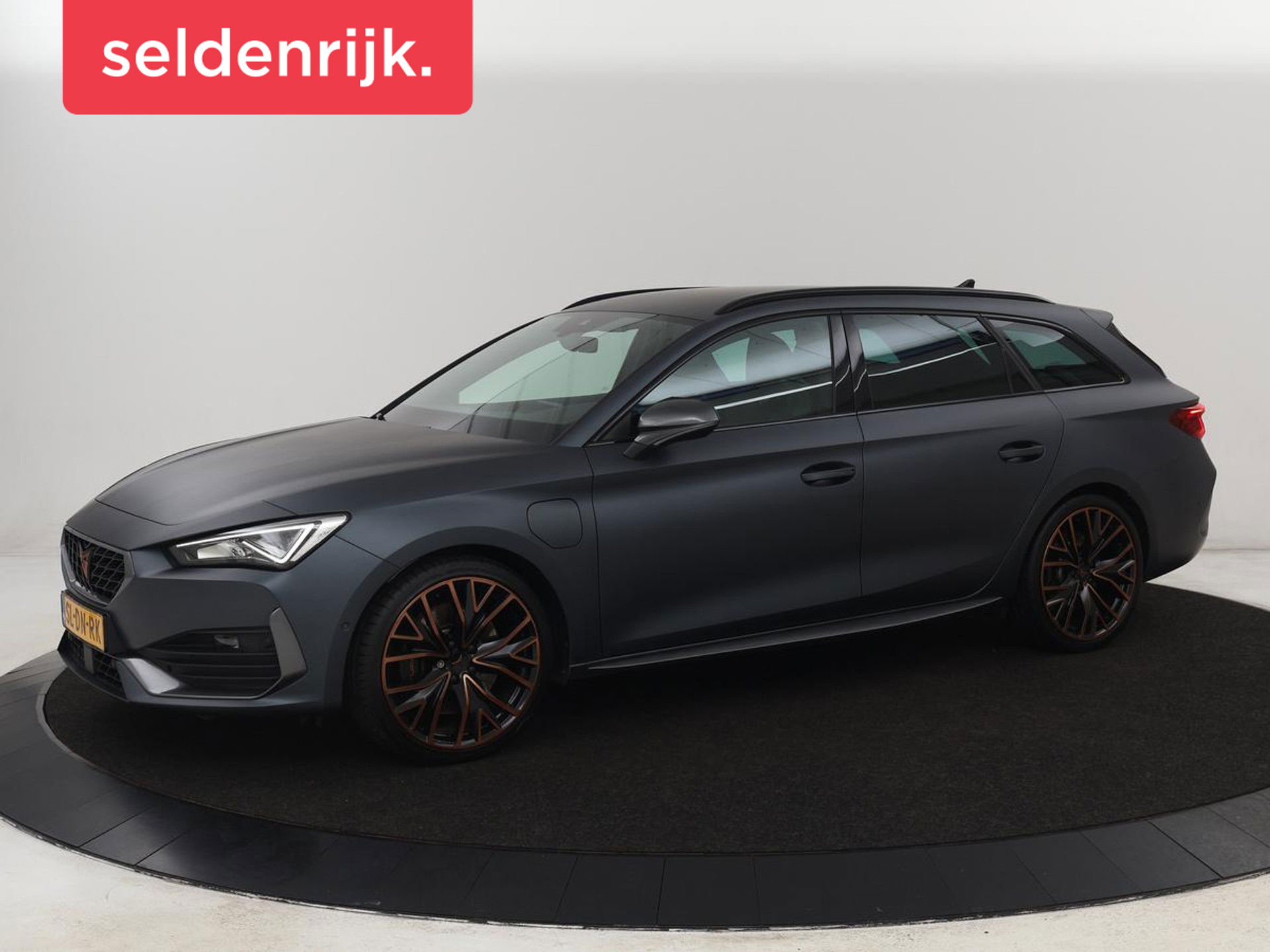 CUPRA Leon 1.4 eHybrid VZ | 245pk | Leder | Stoelverwarming | Camera | Carplay | Memory | Sfeerverlichting | Navigatie | Adaptive cruise | Keyless | Sportstoelen | Full LED | 19'' | PHEV | Plug In