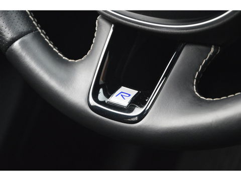 Volvo XC60 T4 R-Design | Panoramadak | Elektrische stoel | Trekhaak 2300KG | Cruise Control |