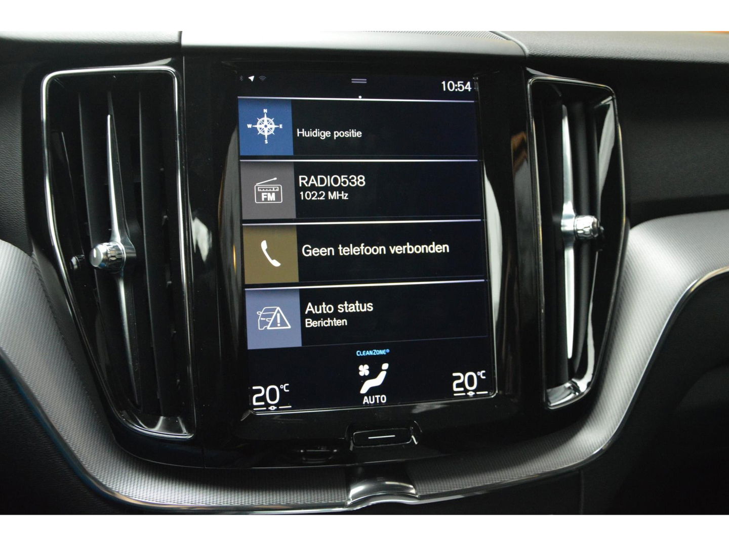 Volvo XC60 T4 R-Design | Panoramadak | Elektrische stoel | Trekhaak 2300KG | Cruise Control |