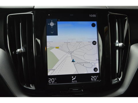 Volvo XC60 T4 R-Design | Panoramadak | Elektrische stoel | Trekhaak 2300KG | Cruise Control |