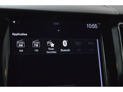 Volvo XC60 T4 R-Design | Panoramadak | Elektrische stoel | Trekhaak 2300KG | Cruise Control |