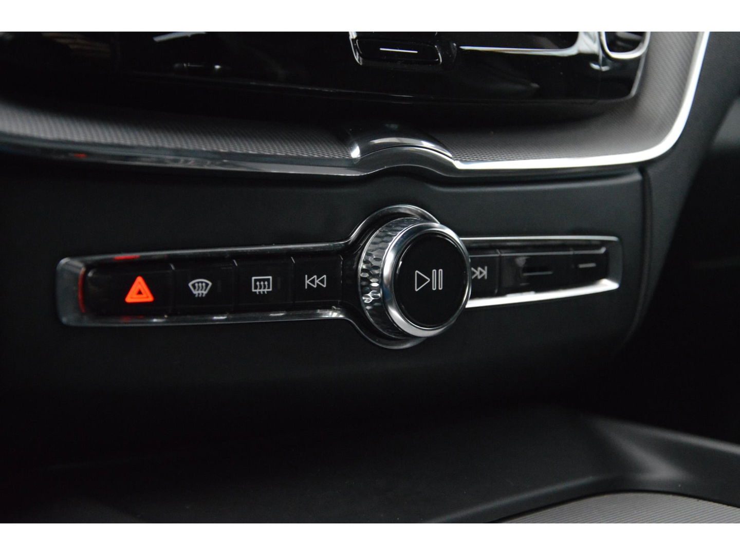 Volvo XC60 T4 R-Design | Panoramadak | Elektrische stoel | Trekhaak 2300KG | Cruise Control |