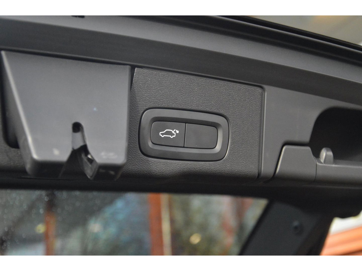 Volvo XC60 T4 R-Design | Panoramadak | Elektrische stoel | Trekhaak 2300KG | Cruise Control |