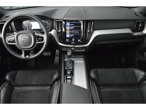 Volvo XC60 T4 R-Design | Panoramadak | Elektrische stoel | Trekhaak 2300KG | Cruise Control |