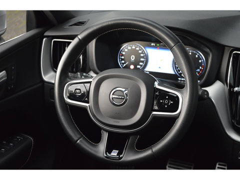 Volvo XC60 T4 R-Design | Panoramadak | Elektrische stoel | Trekhaak 2300KG | Cruise Control |