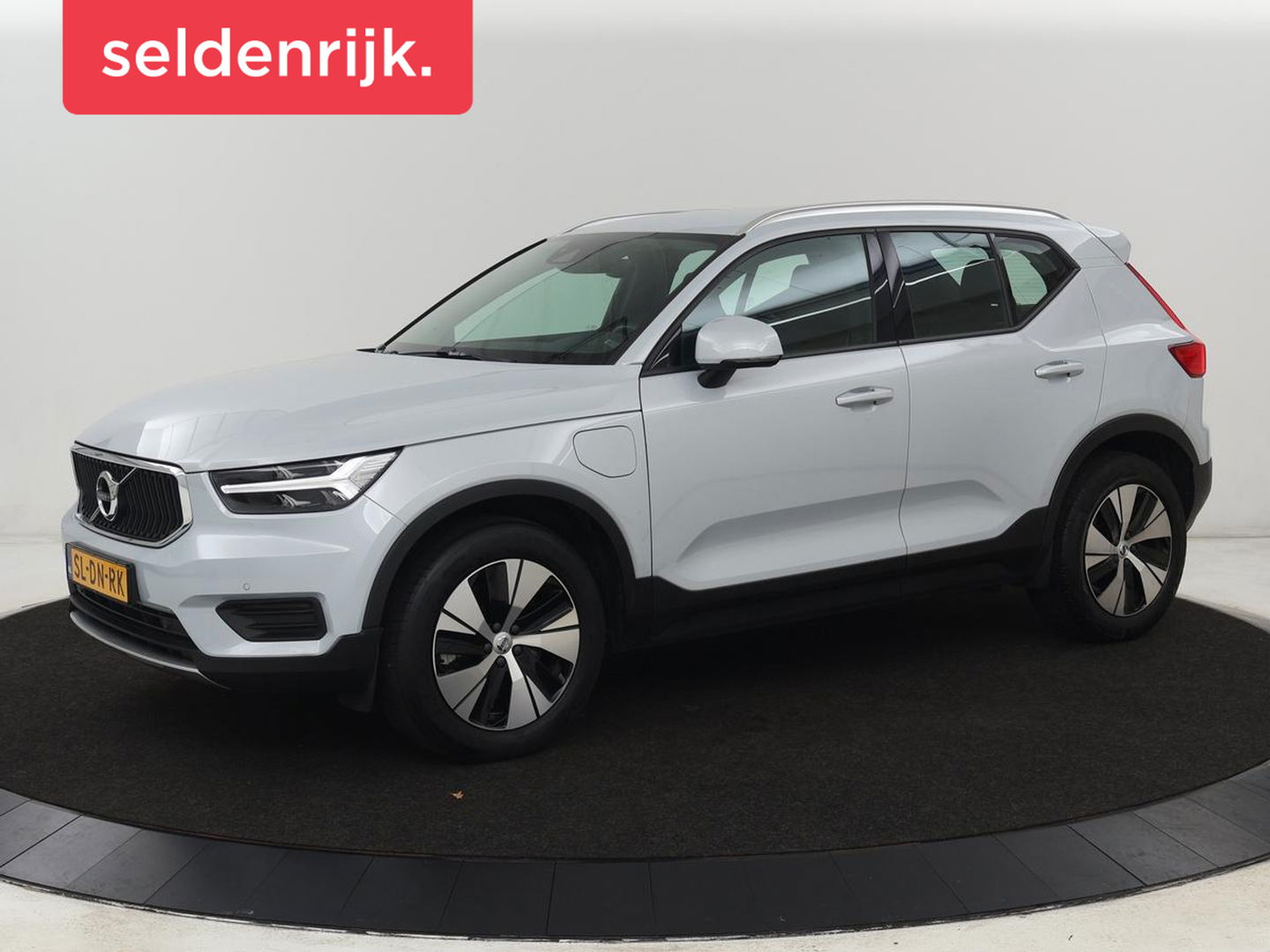 Volvo XC40 1.5 T5 Recharge Momentum Pro | Harman/Kardon | Camera | Carplay | Half leder | Navigatie | Cruise control | Climate control | Parkeerhulp | Full LED | PHEV | Plug In