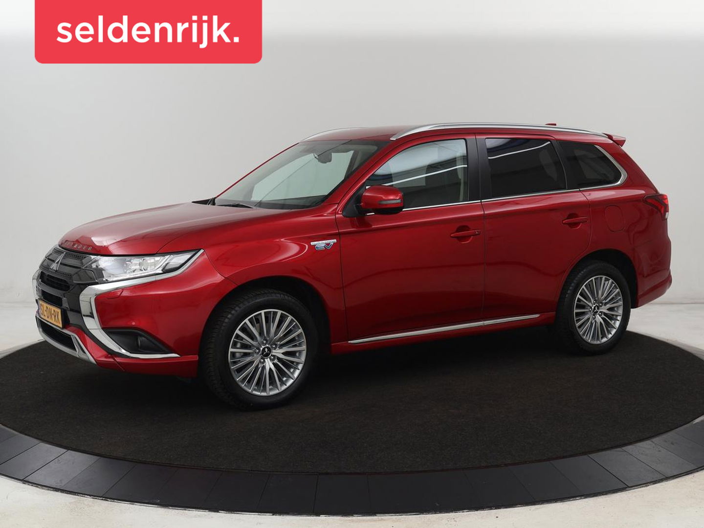 Mitsubishi Outlander 2.4 PHEV Intense | Trekhaak | Stoelverwarming | Leder/Alcantara | Camera | Carplay | Navigatie | Full LED | Cruise control | Plug In
