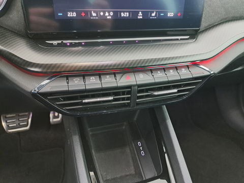 Škoda Octavia 1.4 TSI RS IV PHEV BUSINESS (INCL-BTW) Aut. *MICROFIBRE | DIGI-COCKPIT | HEATED-SPORTSEATS | CRUISE | AMBIENT-LIGHT | NAVI-FULLMAP | DAB | CARPLAY | SHIFTPADDLES | LANE-ASSIST | FULL-LED | 18 "ALU*