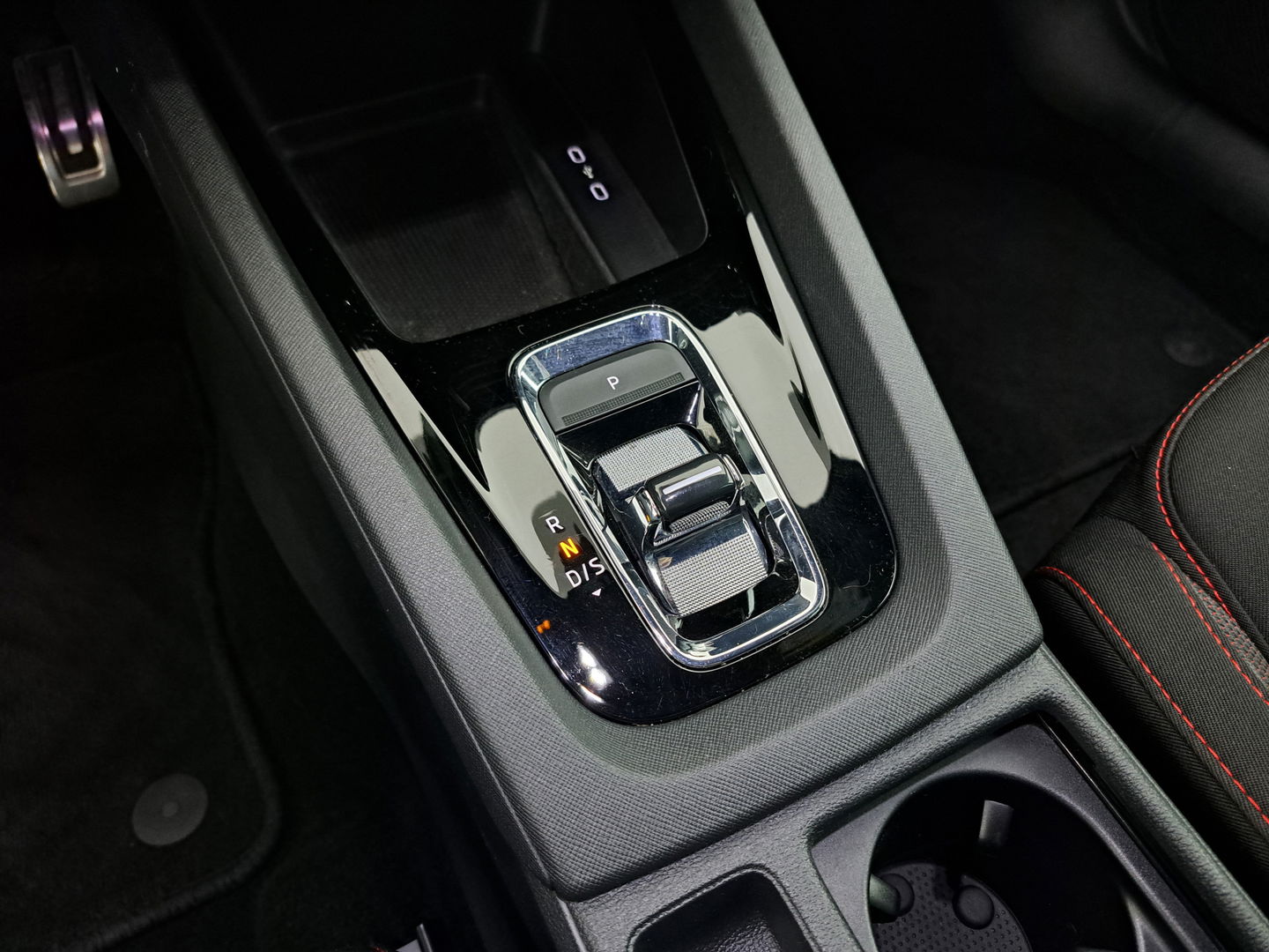 Škoda Octavia 1.4 TSI RS IV PHEV BUSINESS (INCL-BTW) Aut. *MICROFIBRE | DIGI-COCKPIT | HEATED-SPORTSEATS | CRUISE | AMBIENT-LIGHT | NAVI-FULLMAP | DAB | CARPLAY | SHIFTPADDLES | LANE-ASSIST | FULL-LED | 18 "ALU*