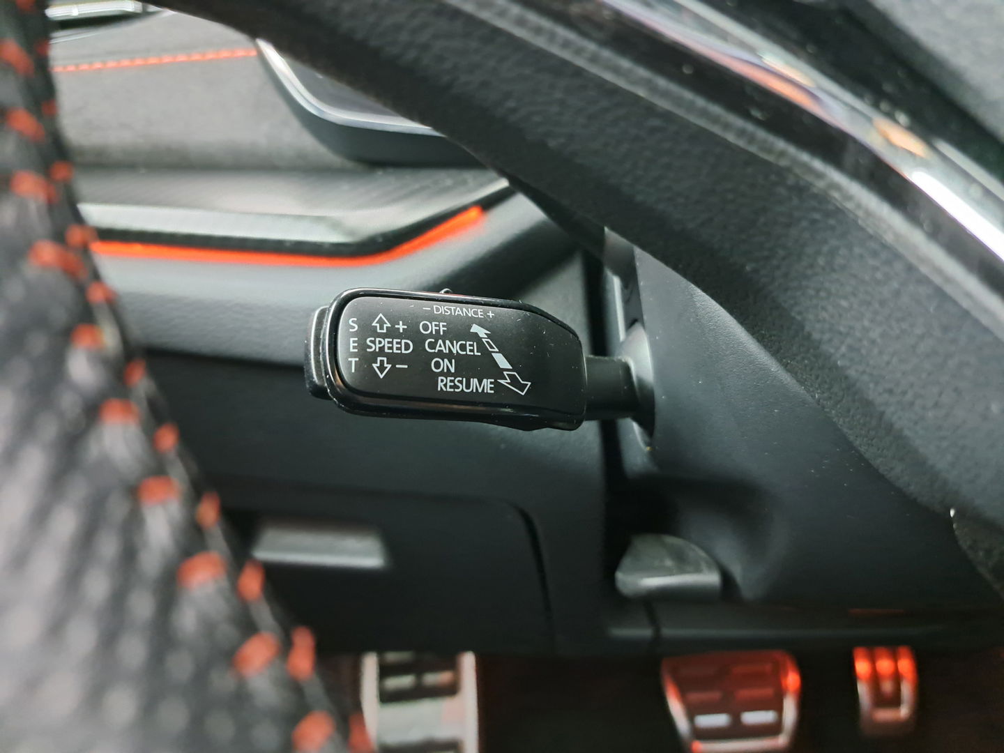 Škoda Octavia 1.4 TSI RS IV ( Plug-In ) Business (INCL-BTW) Aut. *MICROFIBRE | DIGI-COCKPIT | HEATED-SPORTSEATS | CRUISE | AMBIENT-LIGHT | NAVI-FULLMAP | DAB | CARPLAY | SHIFTPADDLES | LANE-ASSIST | FULL-LED | 18 "ALU*