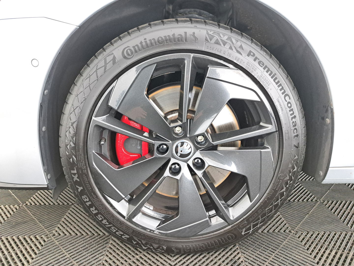 Škoda Octavia 1.4 TSI RS IV ( Plug-In ) Business (INCL-BTW) Aut. *MICROFIBRE | DIGI-COCKPIT | HEATED-SPORTSEATS | CRUISE | AMBIENT-LIGHT | NAVI-FULLMAP | DAB | CARPLAY | SHIFTPADDLES | LANE-ASSIST | FULL-LED | 18 "ALU*