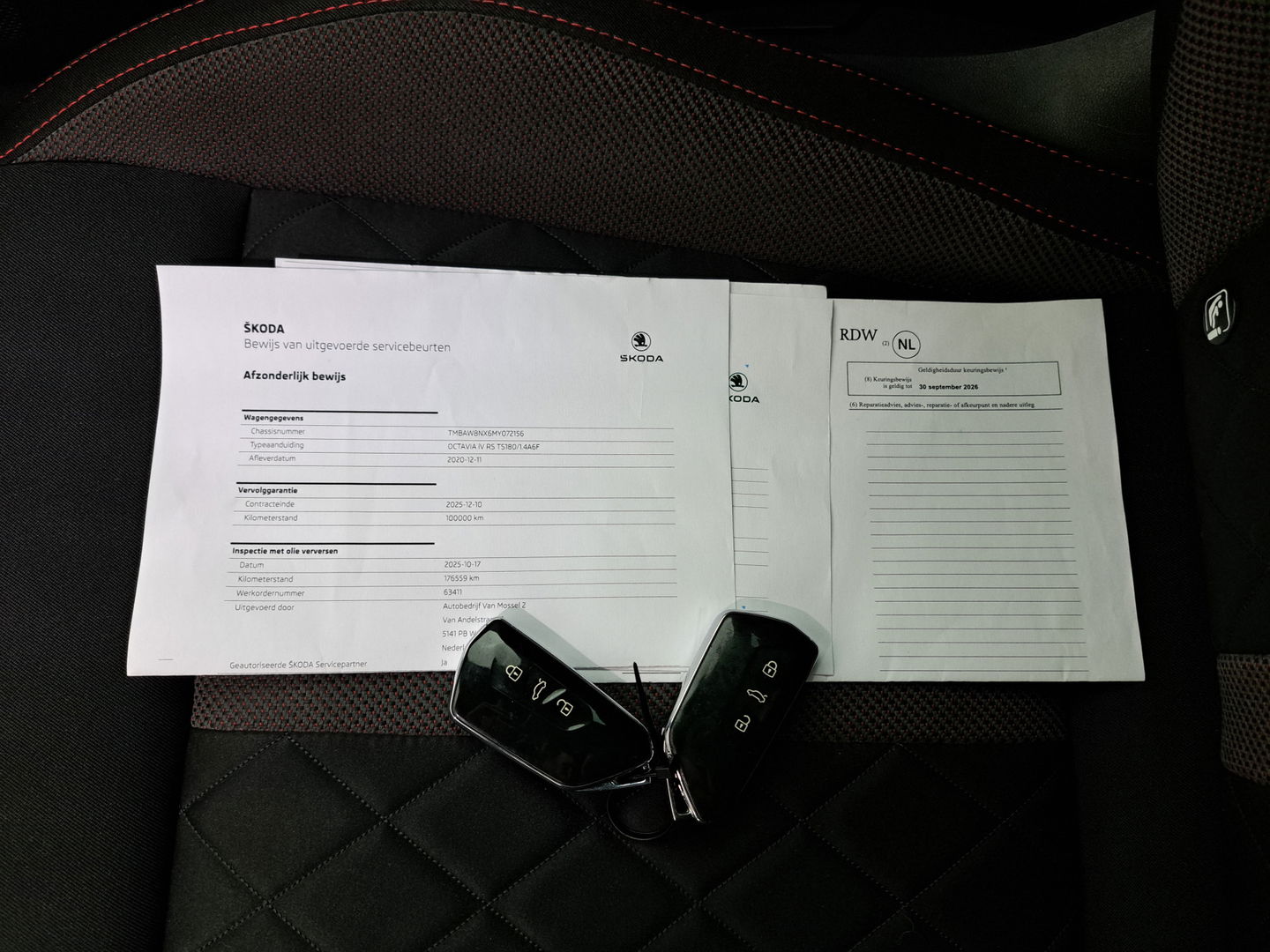 Škoda Octavia 1.4 TSI RS IV PHEV BUSINESS (INCL-BTW) Aut. *MICROFIBRE | DIGI-COCKPIT | HEATED-SPORTSEATS | CRUISE | AMBIENT-LIGHT | NAVI-FULLMAP | DAB | CARPLAY | SHIFTPADDLES | LANE-ASSIST | FULL-LED | 18 "ALU*