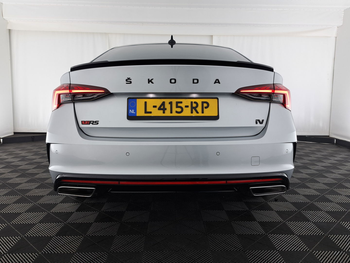 Škoda Octavia 1.4 TSI RS IV ( Plug-In ) Business (INCL-BTW) Aut. *MICROFIBRE | DIGI-COCKPIT | HEATED-SPORTSEATS | CRUISE | AMBIENT-LIGHT | NAVI-FULLMAP | DAB | CARPLAY | SHIFTPADDLES | LANE-ASSIST | FULL-LED | 18 "ALU*