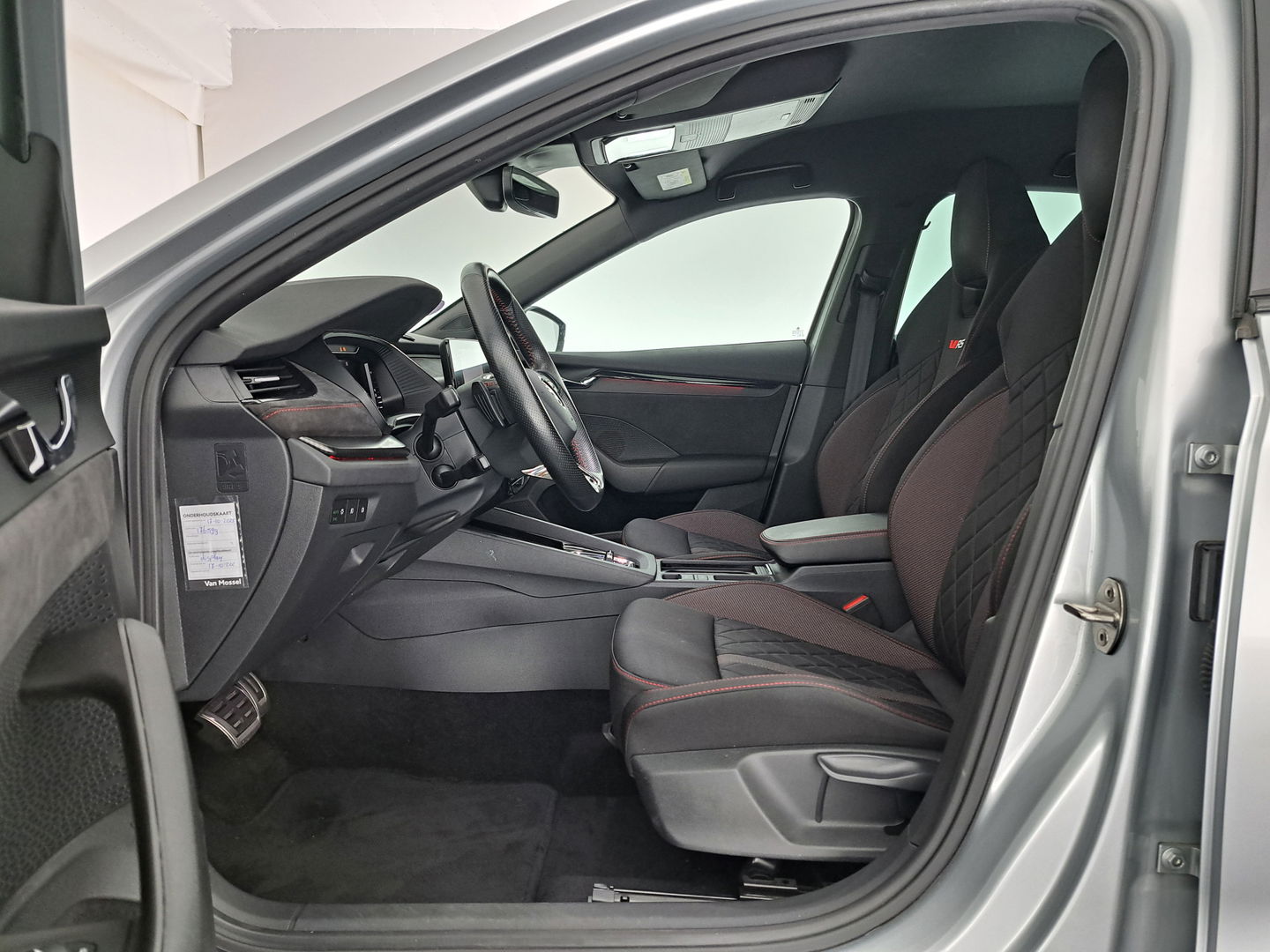 Škoda Octavia 1.4 TSI RS IV PHEV BUSINESS (INCL-BTW) Aut. *MICROFIBRE | DIGI-COCKPIT | HEATED-SPORTSEATS | CRUISE | AMBIENT-LIGHT | NAVI-FULLMAP | DAB | CARPLAY | SHIFTPADDLES | LANE-ASSIST | FULL-LED | 18 "ALU*