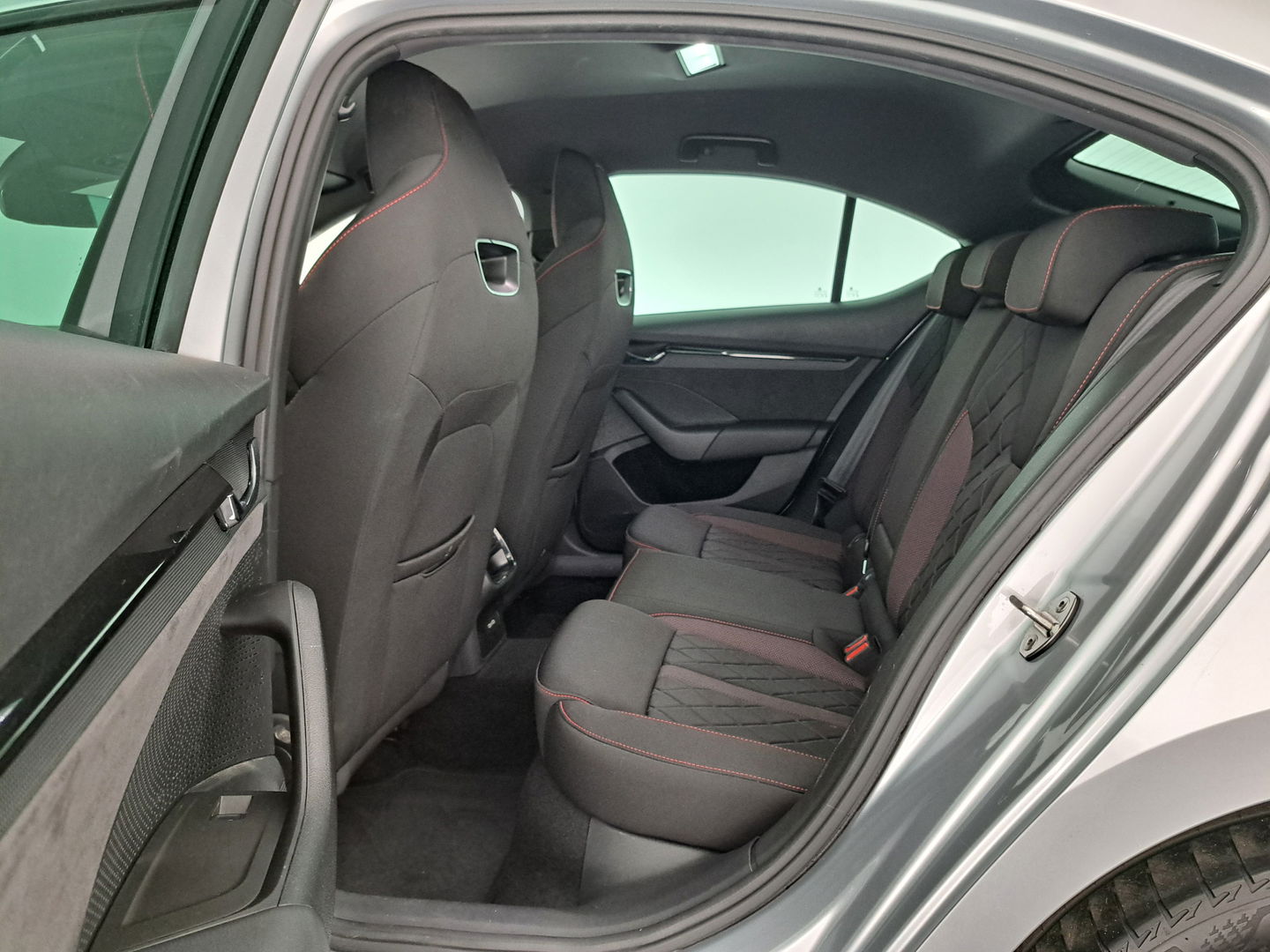 Škoda Octavia 1.4 TSI RS IV ( Plug-In ) Business (INCL-BTW) Aut. *MICROFIBRE | DIGI-COCKPIT | HEATED-SPORTSEATS | CRUISE | AMBIENT-LIGHT | NAVI-FULLMAP | DAB | CARPLAY | SHIFTPADDLES | LANE-ASSIST | FULL-LED | 18 "ALU*