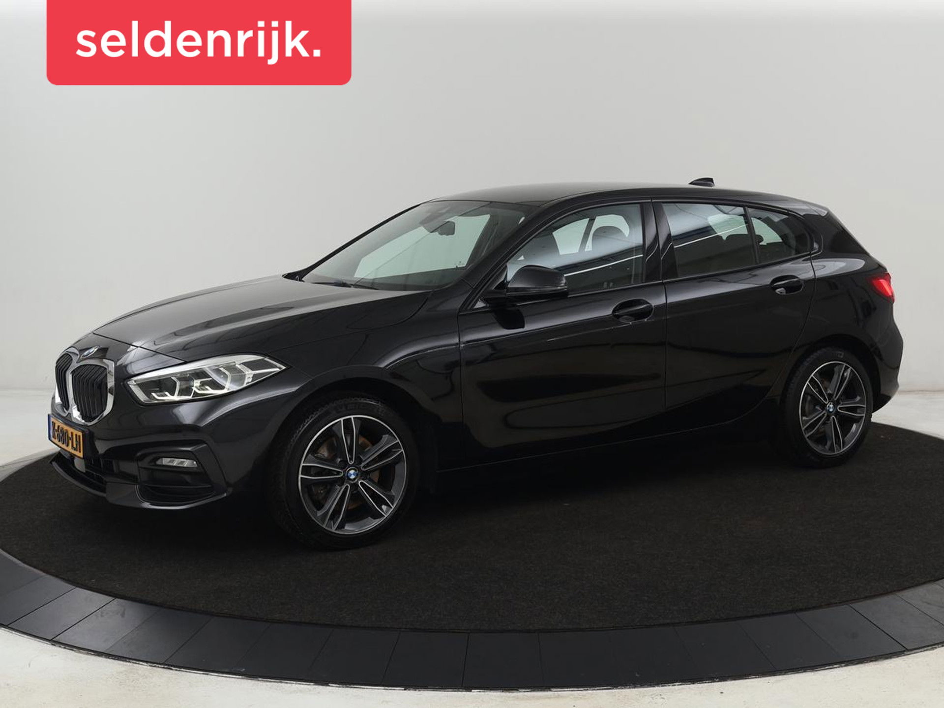 BMW 1-serie 118i Executive | Sport Line | Carplay | Sportstoelen | Full LED | Live Cockpit | Navigatie | Climate control | Parkeerhulp | Cruise control