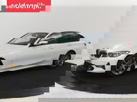 BMW 3 Serie - 318i Sport Line | Carplay | Camera | Sportstoelen | Sfeerverlichting | Live Cockpit | Navigatie | Full LED | Half leder | Park Assist | Climate control | DAB | Cruise control | Bluetooth