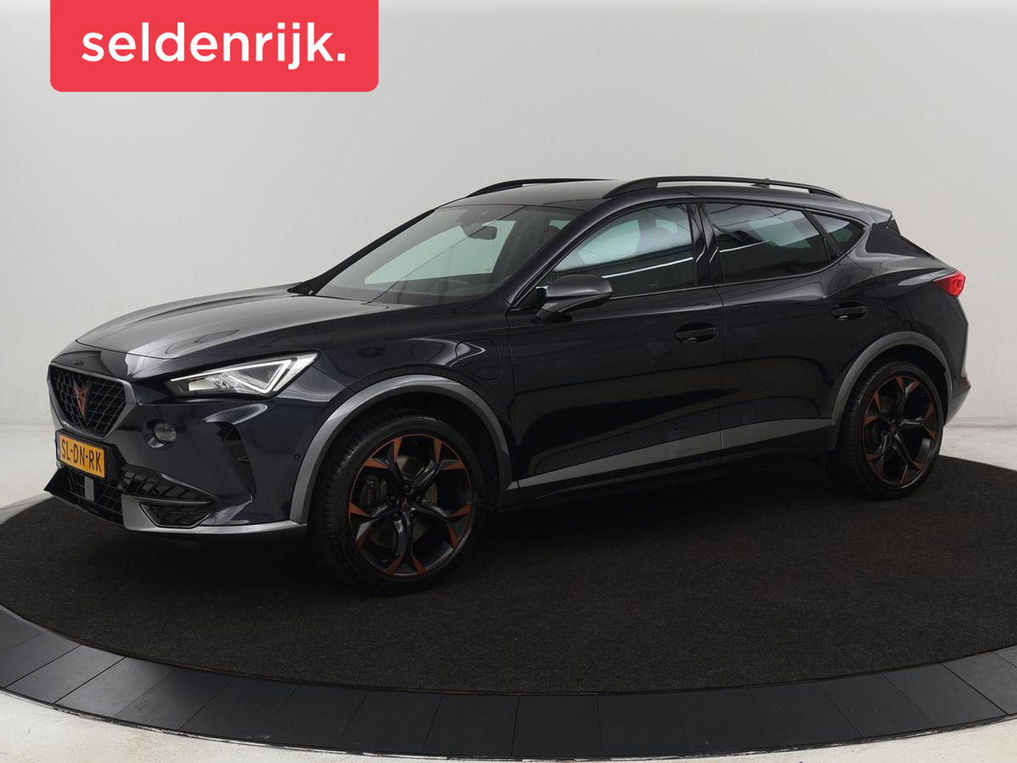 CUPRA Formentor 1.4 eHybrid VZ | 245pk | Stoelverwarming | Camera | Adaptive cruise | Sfeerverlichting | Navigatie | Keyless | 19'' | Stuurverwarming | Full LED | Sportstoelen | PHEV | Plug In