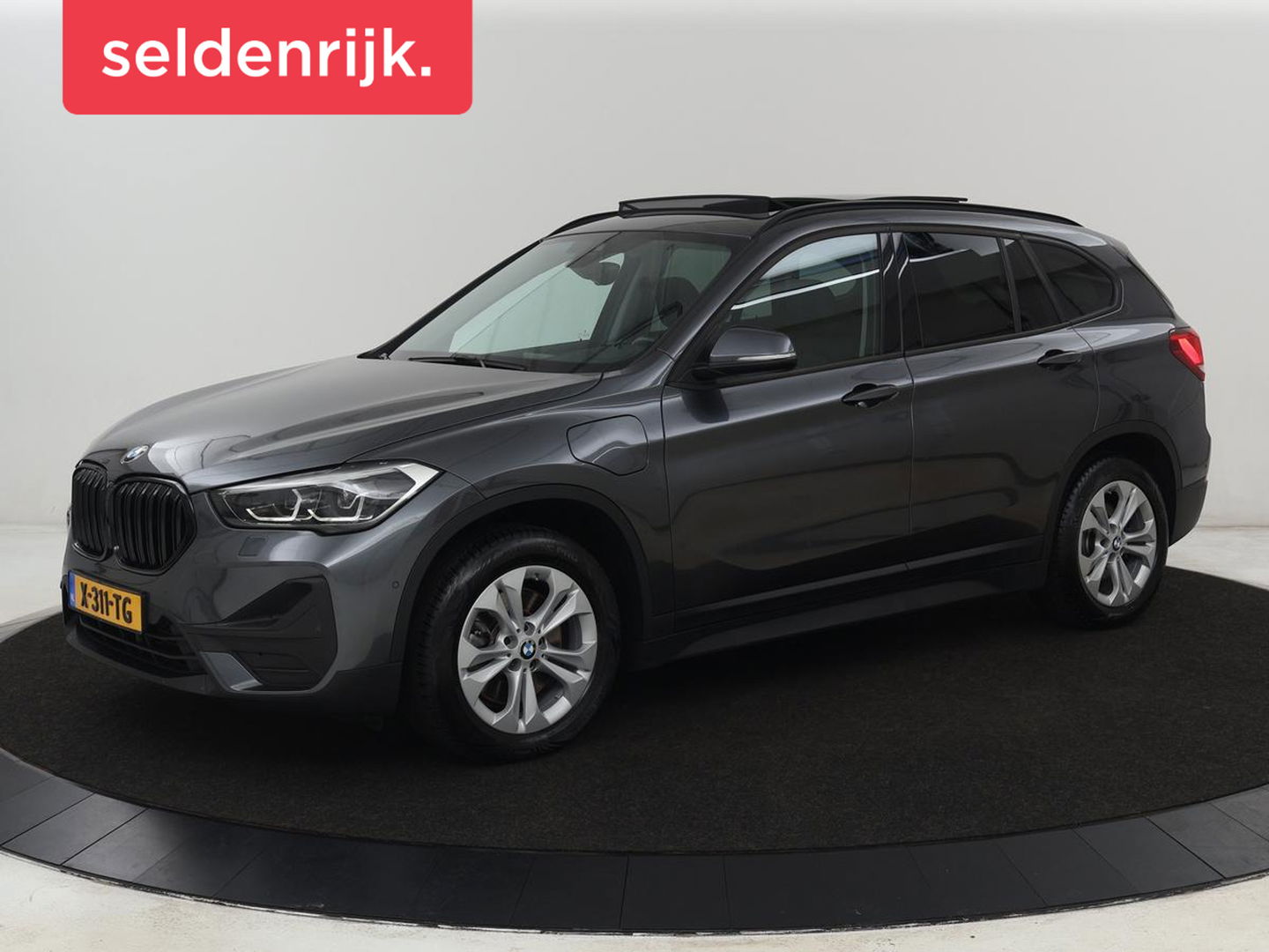 BMW X1 Xdrive25e Edrive Edition | Panoramadak | Stoelverwarming | Full LED | Navigatie | Climate control | Parkeerhulp | Cruise control | PHEV | Plug In