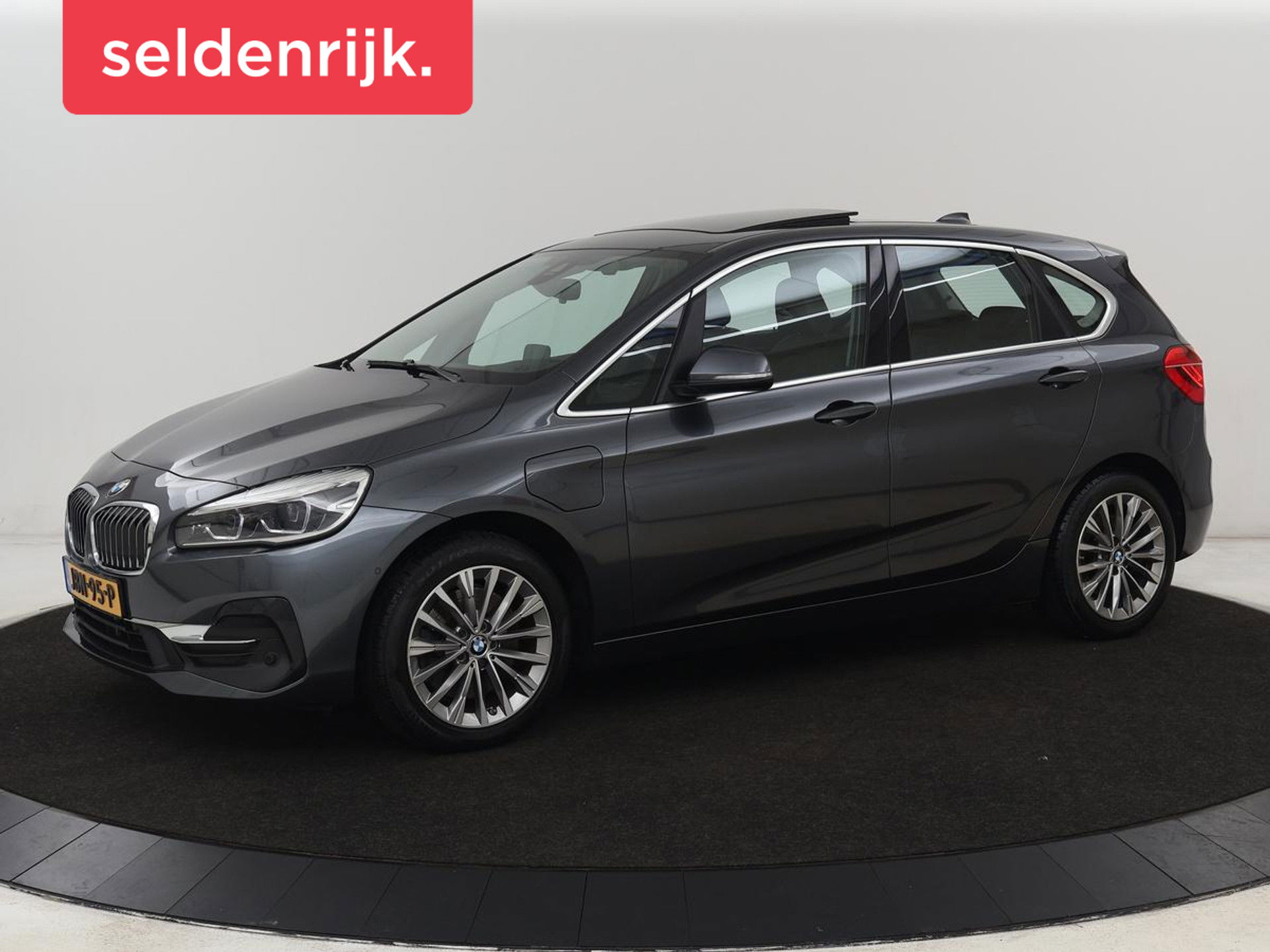 BMW 2 Serie Active Tourer 225xe iPerformance Luxury Line | Panoramadak | Leder  | Head-Up | Camera | Keyless | Navigatie | Park Assist | Adaptief LED | PHEV | Plug In