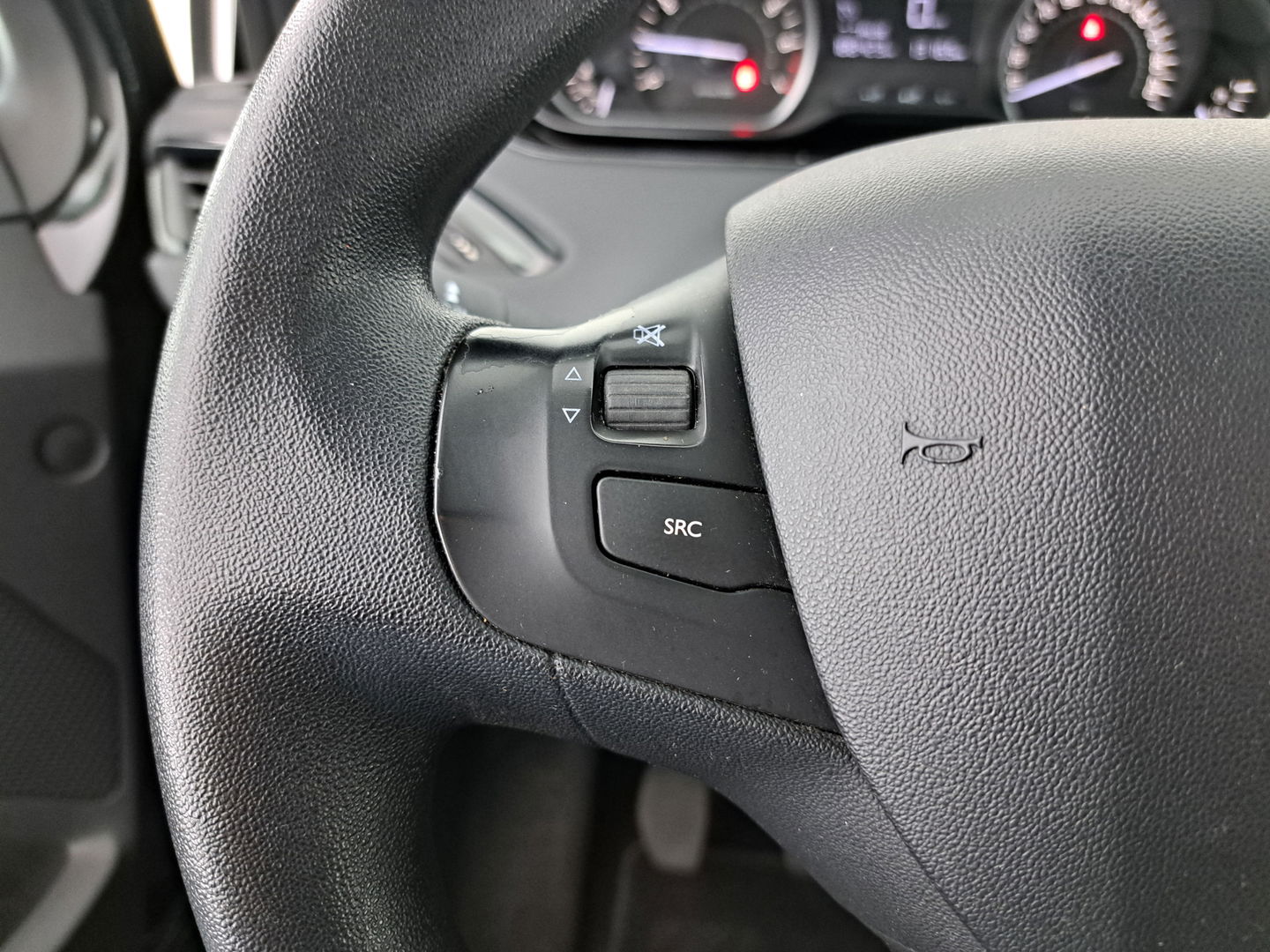 Peugeot 208 1.2 PureTech Blue Lion *AIRCO | NAVI-FULLMAP | COMFORT-SEATS | CRUISE | PDC*