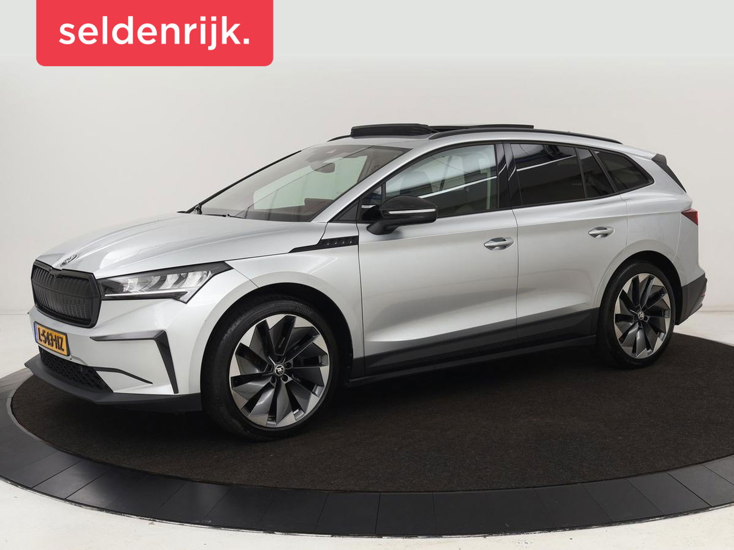 Škoda Enyaq iV 60 | Panoramadak | Stoel & achterbankverwarming | Carplay | Sportstuur | Keyless | Full LED | Navigatie | Cruise control | 21'' lichtmetalen velgen