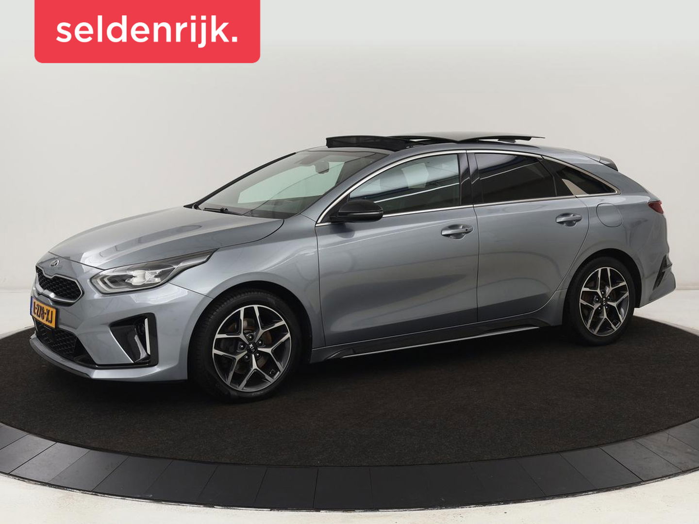 Kia ProCeed 1.5 T-GDI GT-Line | Panoramadak | Trekhaak | Stoel & stuurverwarming | Leder/Alcantara | Adaptive cruise | Carplay | Navigatie | Camera | Keyless | Digital Cockpit