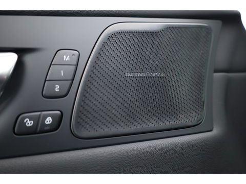 Volvo XC60 2.0 T6 Plug-in hybrid AWD Plus Black Edition | Pano | 360Cam | Stoel- Stuurverw. | Memory | Harman Kardon | CarPlay | 21''