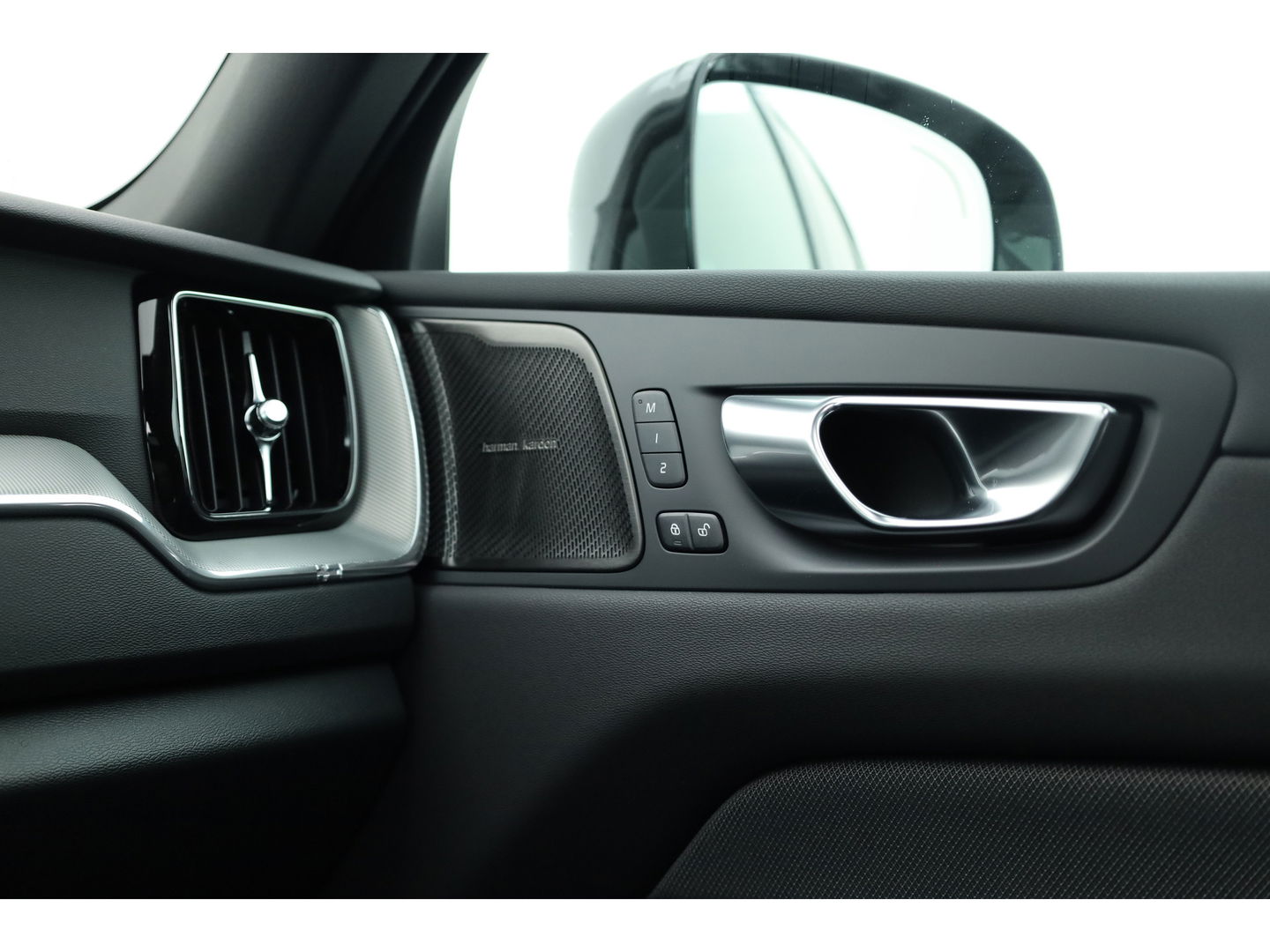 Volvo XC60 2.0 T6 Plug-in hybrid AWD Plus Black Edition | Pano | 360Cam | Stoel- Stuurverw. | Memory | Harman Kardon | CarPlay | 21''