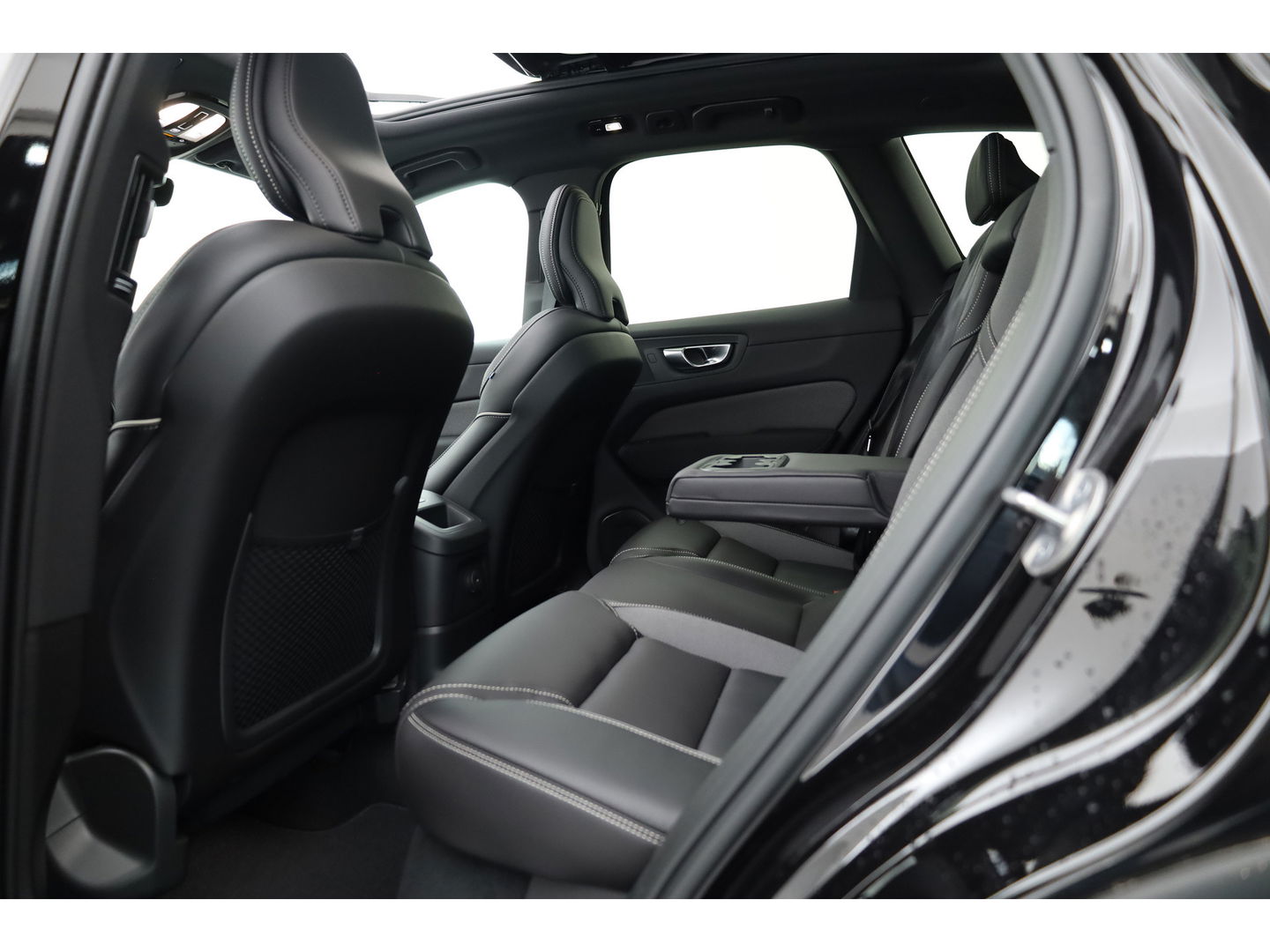 Volvo XC60 2.0 T6 Plug-in hybrid AWD Plus Black Edition | Pano | 360Cam | Stoel- Stuurverw. | Memory | Harman Kardon | CarPlay | 21''