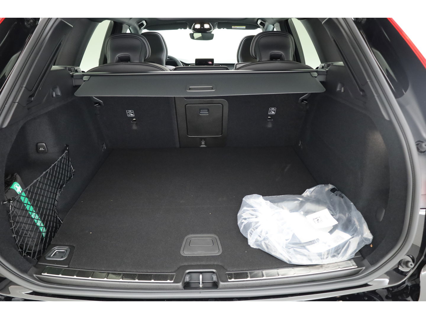 Volvo XC60 2.0 T6 Plug-in hybrid AWD Plus Black Edition | Pano | 360Cam | Stoel- Stuurverw. | Memory | Harman Kardon | CarPlay | 21''