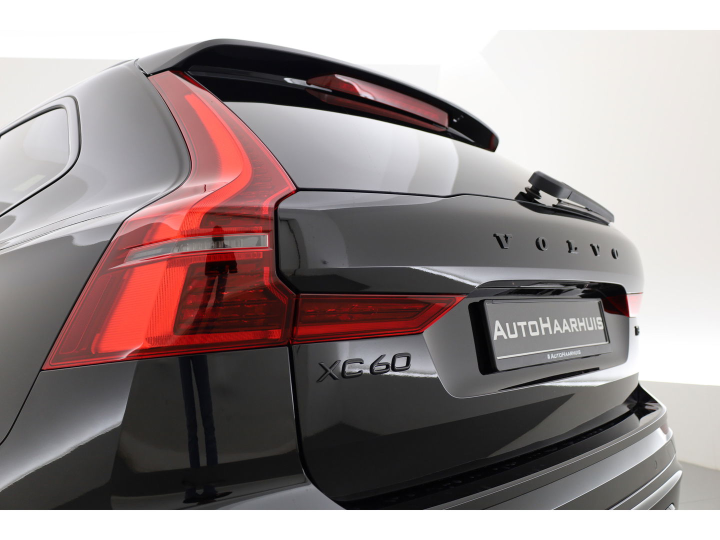 Volvo XC60 2.0 T6 Plug-in hybrid AWD Plus Black Edition | Pano | 360Cam | Stoel- Stuurverw. | Memory | Harman Kardon | CarPlay | 21''