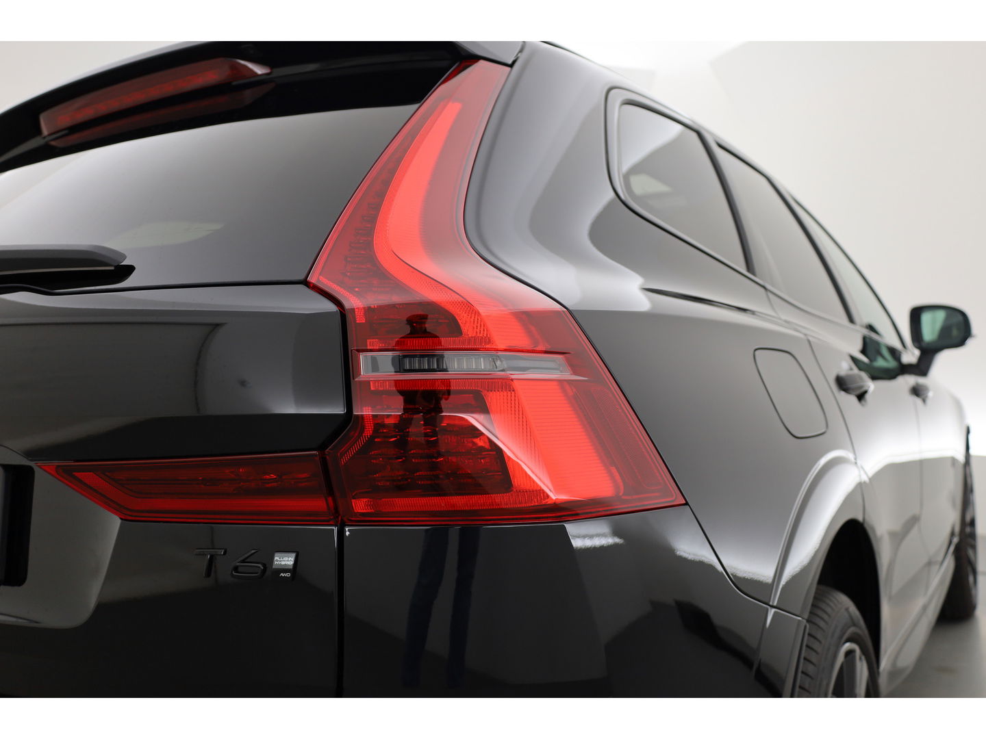 Volvo XC60 2.0 T6 Plug-in hybrid AWD Plus Black Edition | Pano | 360Cam | Stoel- Stuurverw. | Memory | Harman Kardon | CarPlay | 21''