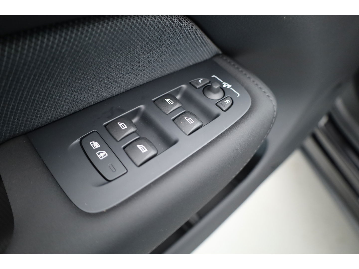 Volvo XC60 2.0 T6 Plug-in hybrid AWD Plus Black Edition | Pano | 360Cam | Stoel- Stuurverw. | Memory | Harman Kardon | CarPlay | 21''